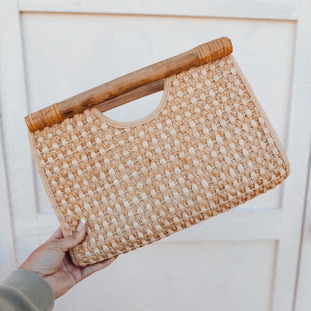 Vintage Woven Oversized Straw Raffia Clutch with Bamboo Wooden Handle